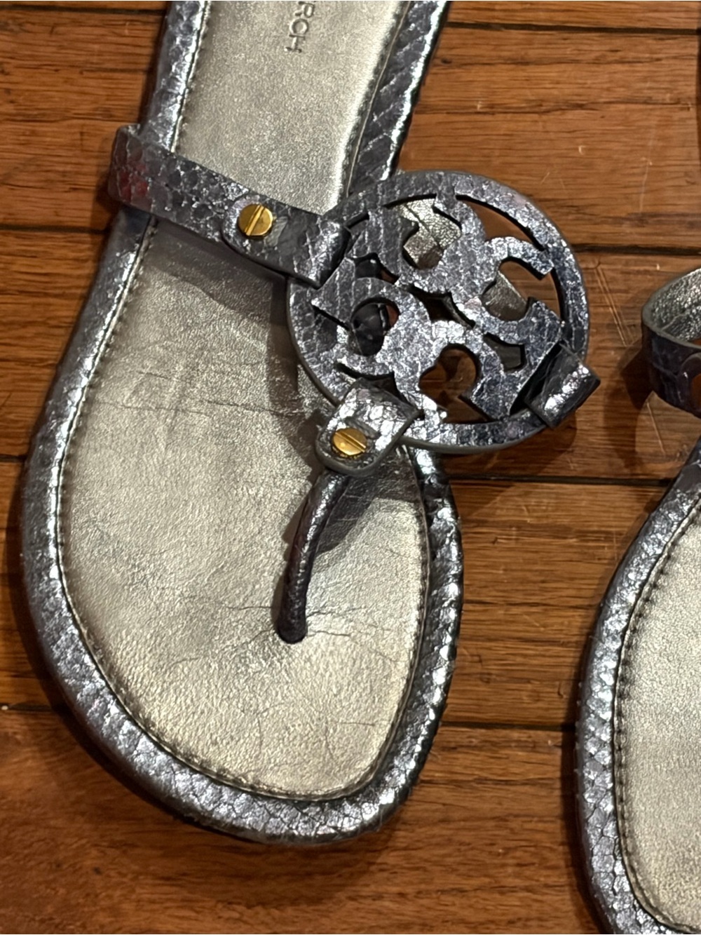 Tory Burch Metallic sky blue Logo Thong Sandals size 8 - Picture 3 of 7